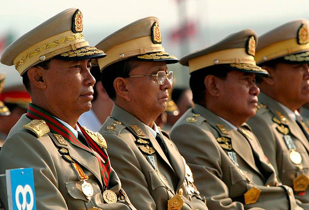 Myanmar'da ordu iktidar partisinin merkezini kuşattı