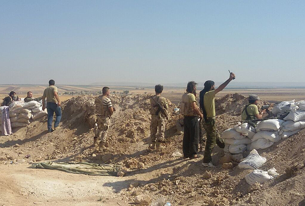 ÖSO Azez'de DAEŞ'e karşı harekete geçti