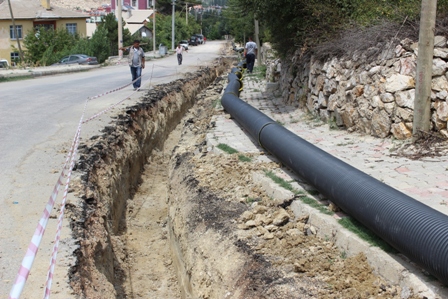 Bozkır Belediyesi yağmur suyu drenaj çalışması yapıyor