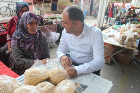 Özaltun’dan pazar esnafı ziyareti