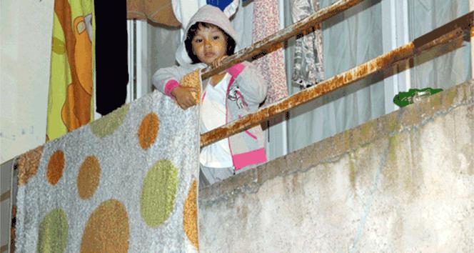 Evde yalnız kalanca polisi alarma geçirdi VİDEO