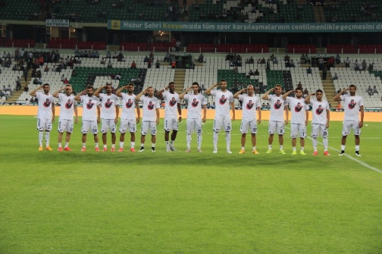 Konyaspor puanla başladı