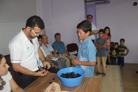 İş umudu leğen içerisindeki mis kutularında
