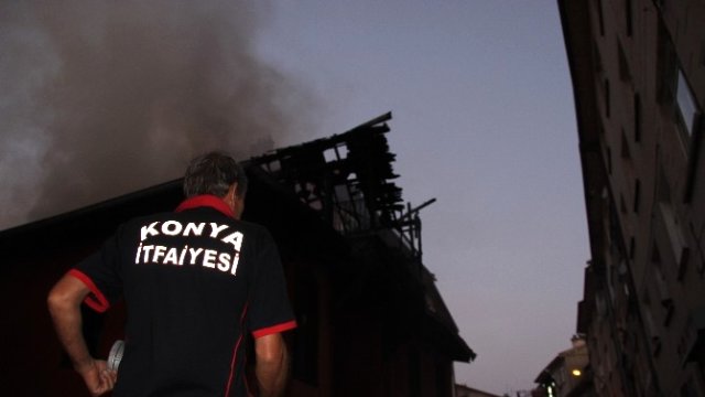 FLAŞ!!! Konya'da Tarihi Ev Yandı