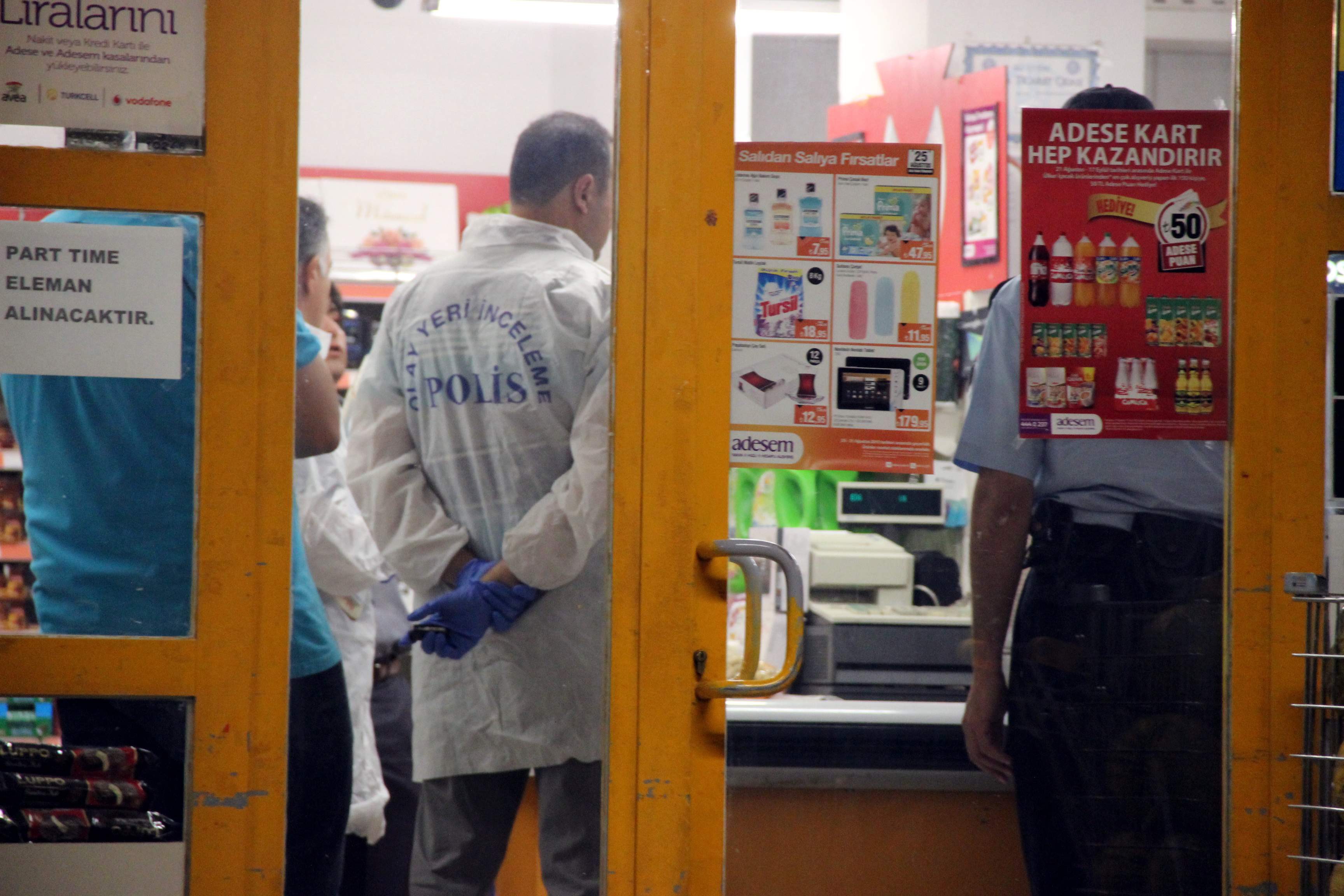 Polis oyunuyla market soymaya kalktılar