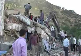 Çöken binada 'ihmal' 3 kişiyi tutuklattı