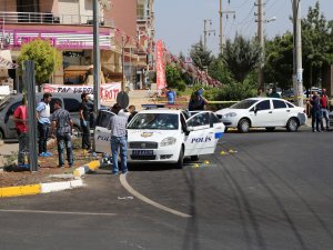 Diyarbakır'daki polislere silahlı saldırı: Yaralı polis kurtarılamadı