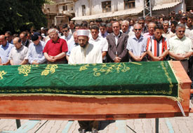 Enkazdaki son ceset de toprağa verildi
