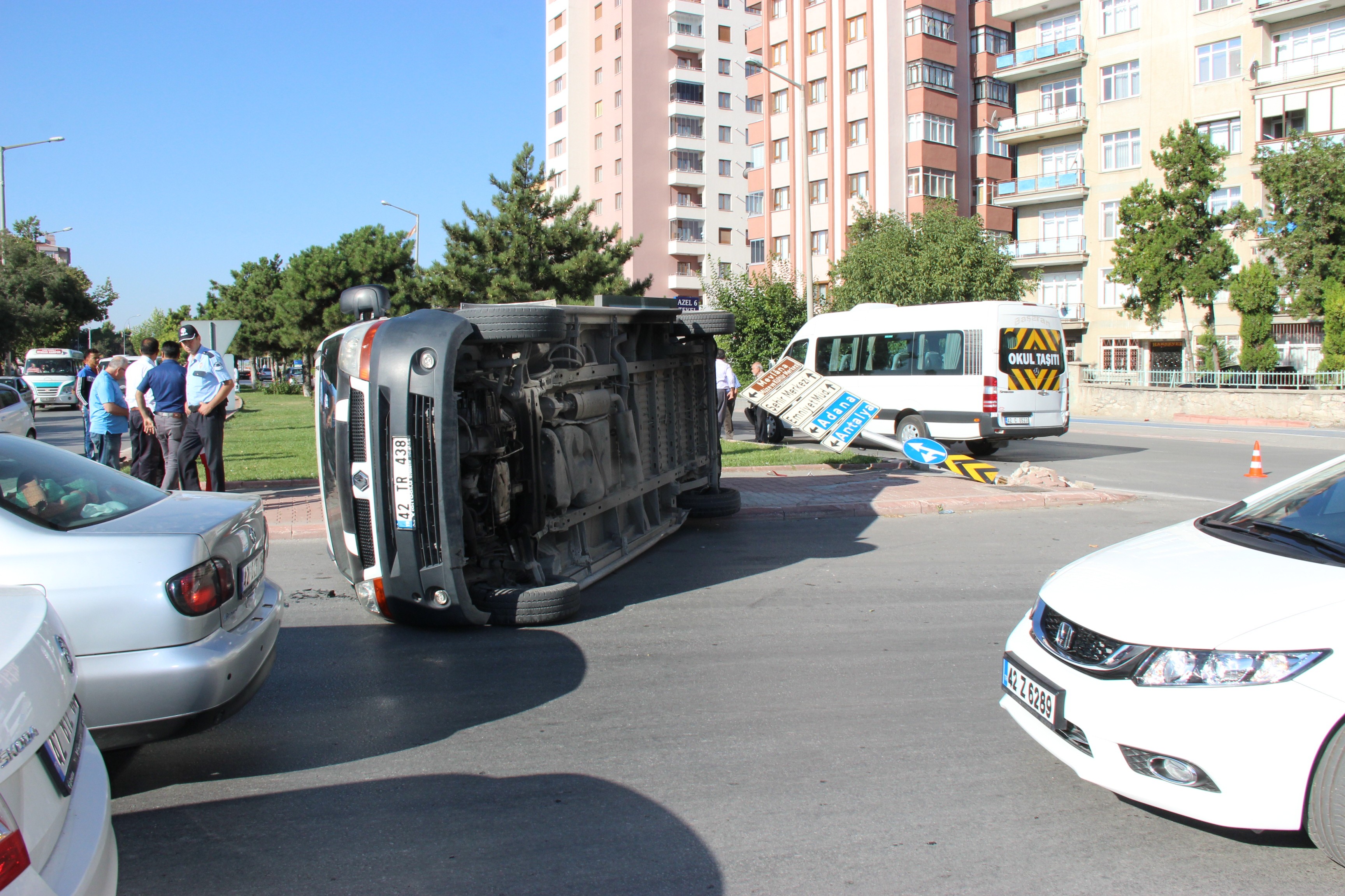 Konya’da servis araçları çarpıştı