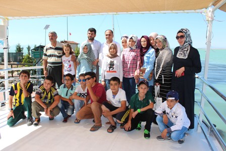 Öğrencilere tekne turu
