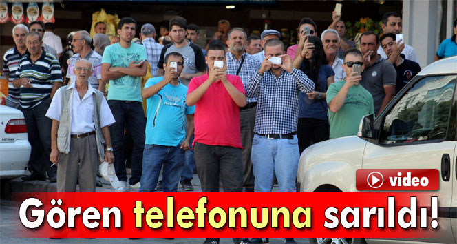 Şüpheli paketi gördüler, cep telefonlarına sarıldılar