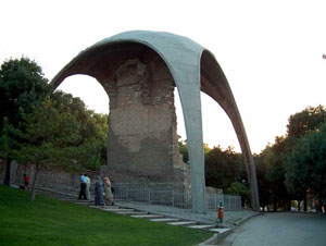 SARAY'ın onarımı çıkmazda