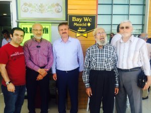Bir düğünle iki evladını da evlendirdi