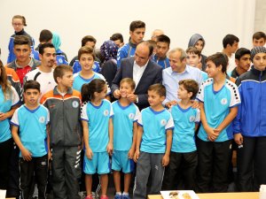 Başarılı sporcular ödüllendirildi