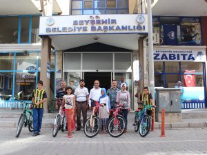 Beyşehir'de Kur'an kursu öğrencileri bisikletle ödüllendirildi