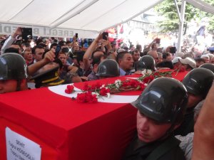 Şehit Tuğrul Köseoğlu dualarla toprağa verildi