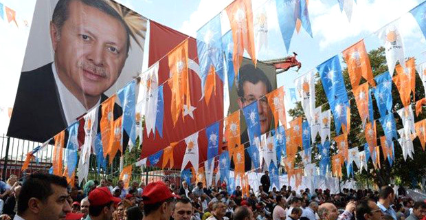 Ahmet Davutoğlu Yeniden Genel Başkan Seçildi: İşte oy sayısı