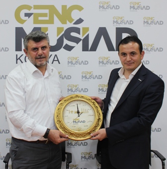 Karanlığın en yoğun olduğu an aydınlığa en yakın andır”