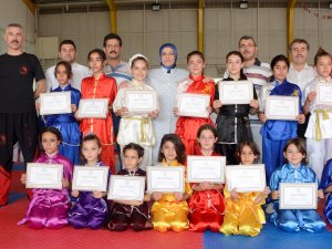 Yaz spor okullarında sertifika heyecanı