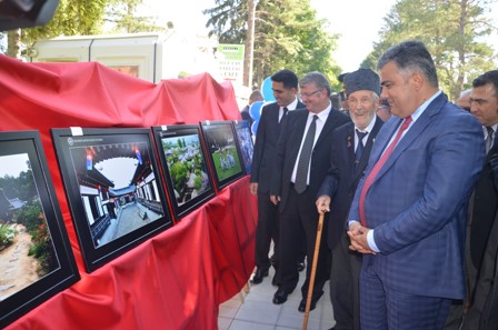 Kardeşliğin fotoğrafı sergileniyor