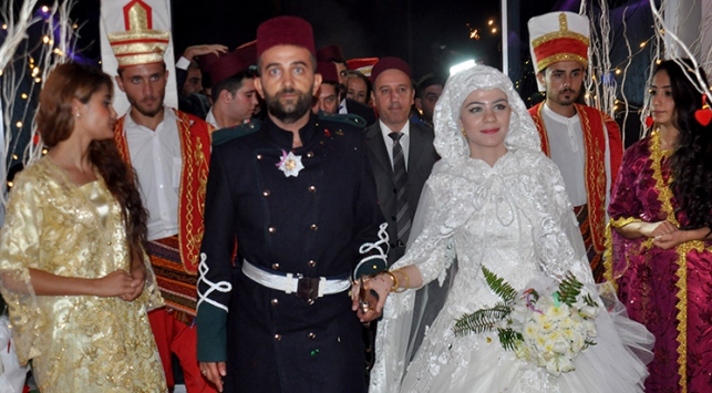 Osmanlı gelenekleriyle evlendiler
