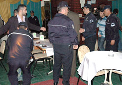 Eğlence mekanında silahlar bulundu