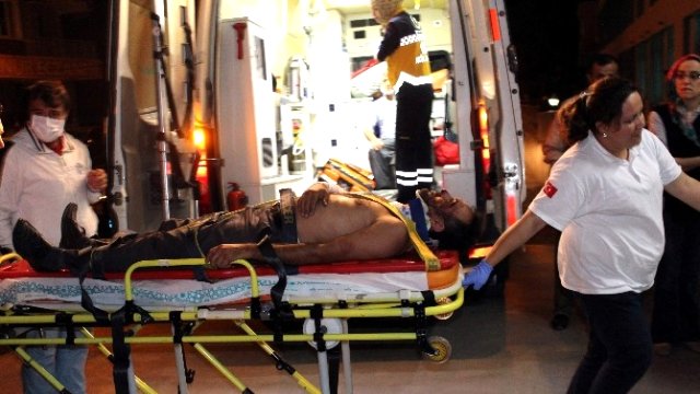 Konya'da Otomobil Traktöre Çarptı: 5 Yaralı