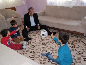 Recep Konuk, bayramda herkesi kucakladı