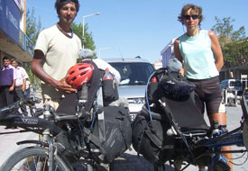 Bisikletleriyle dünyayı geziyorlar