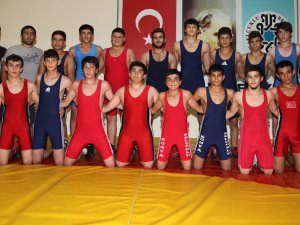 Selçuklu Belediyesporlu güreşçiler Süper Lig'e hazır