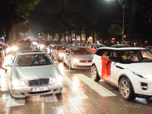 Arnavutlar tarihi başarıyı kutladı