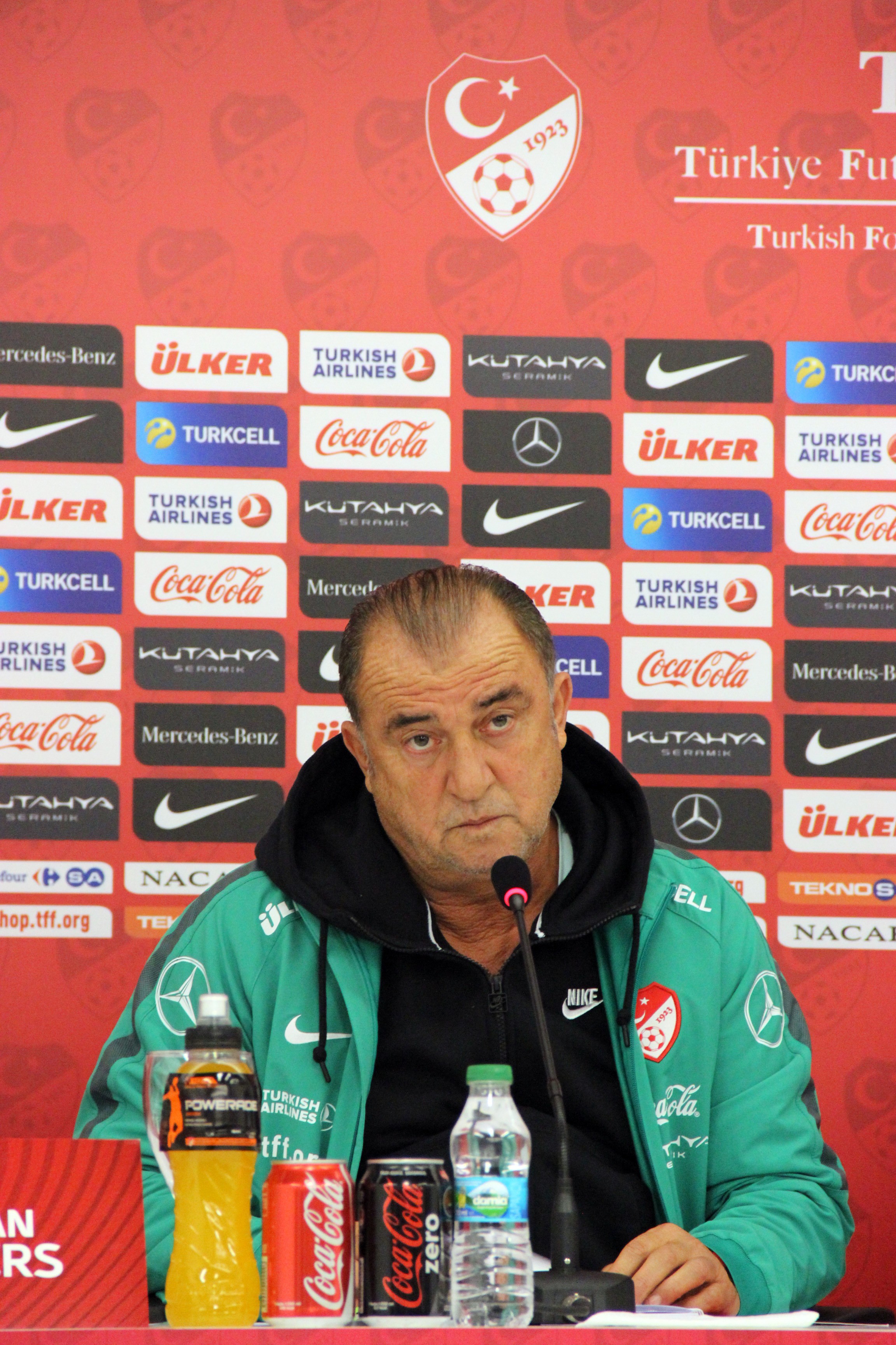 Terim: Ay yıldızı yere düşürmeyeceğiz