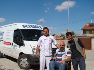 Ribat engellilere tekerlekli sandalye dağıttı