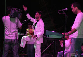 Onbinler Uğur Işılak'la coştu