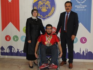 Dünya 3.sü bedensel engelli sporcu kulüp adına yarışmak istiyor