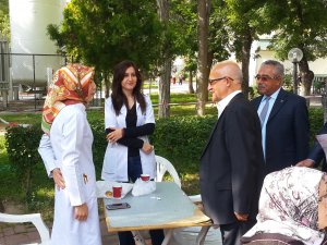 Gönen sağlıkçıları ziyaret etti
