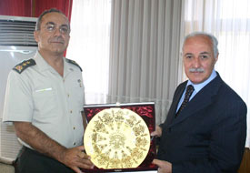 Tümgeneral Uzal'dan Vali'ye veda