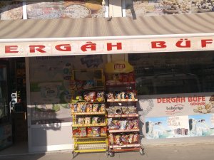 Hırsızlar 10 dakikada 10 bin TL'lik sigara çaldı