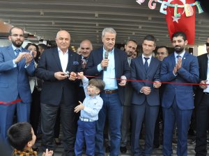 Elit Pastanesi dualarla açıldı