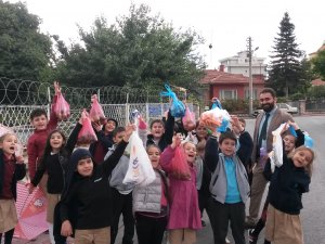 Armağan Koleji semt pazarında