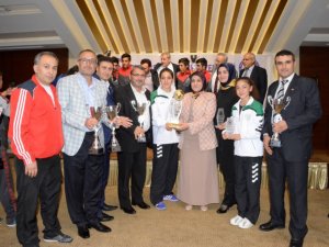 Meram ödülleri topladı