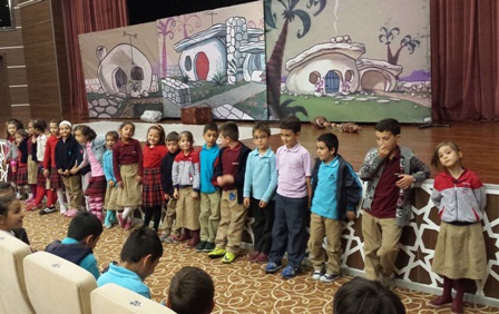 Armağan Koleji öğrencileri tiyatroda