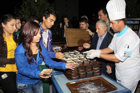 Öğrencilere aşure ikramı