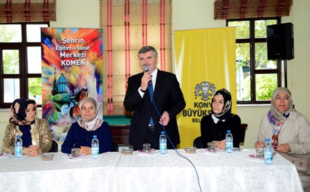 Akyürek ve Erdoğan aşure programına katıldı