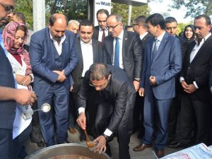 Konya Ülkü Ocakları’ndan aşure ikramı
