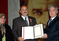 Şehit ailelerine Övünç Madalyası