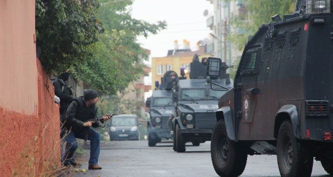 Polise taş atana 19 yıl hapis istemi