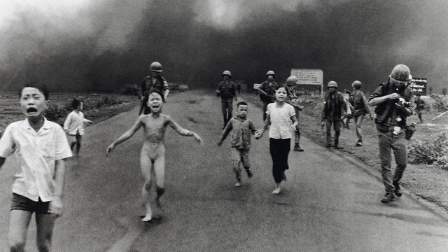 Napalm Kızı, kendisini bu hale getirenlerin ülkesinde