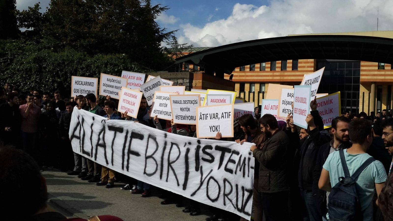 İstanbul Şehir Üniversitesi'nde öğrenci protestosu