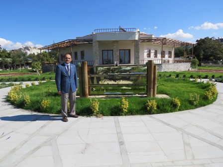 Beyşehir'de "kurt üzümü" yetiştirdi